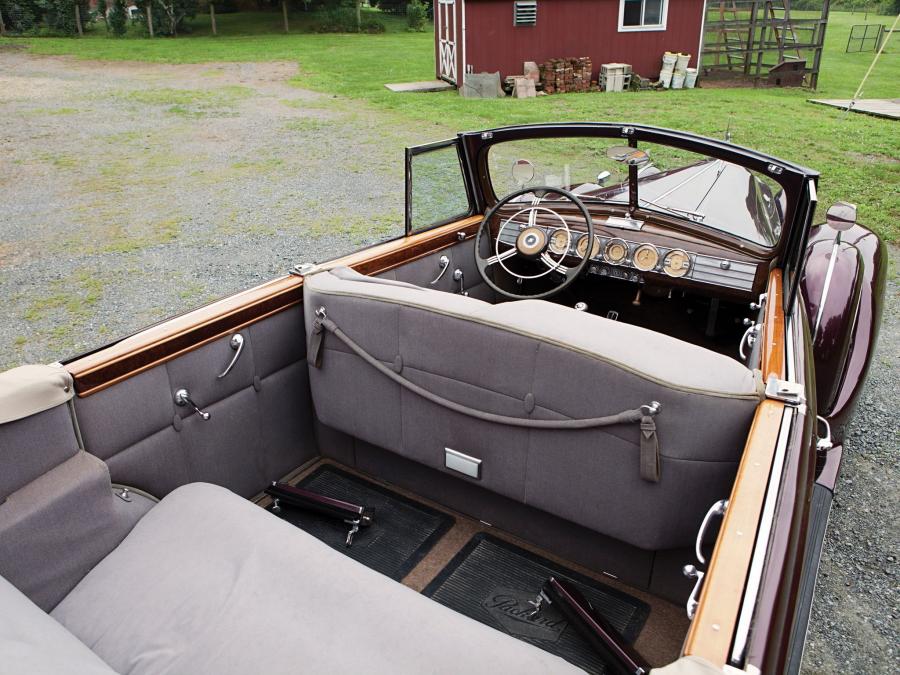  Packard Twelve Convertible Sedan 1939 года  (фото 8 из 13)